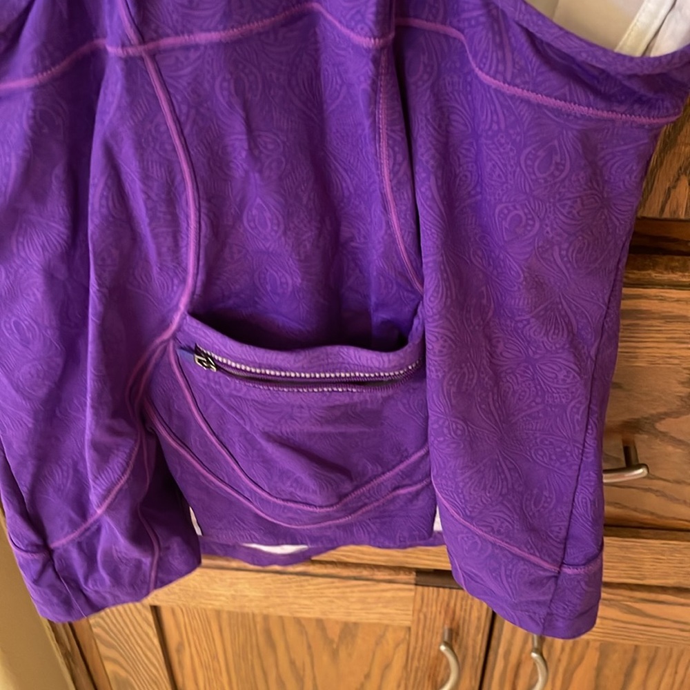 Athleta Key Hole Built In Bra Athletic Top EUC XL - Picture 9 of 13